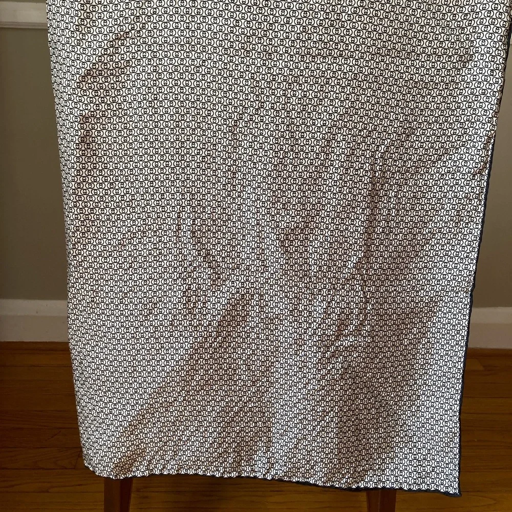 Vintage Gucci silk scarf 34x34 black interlocking G's classic logo on white - Picture 3 of 3